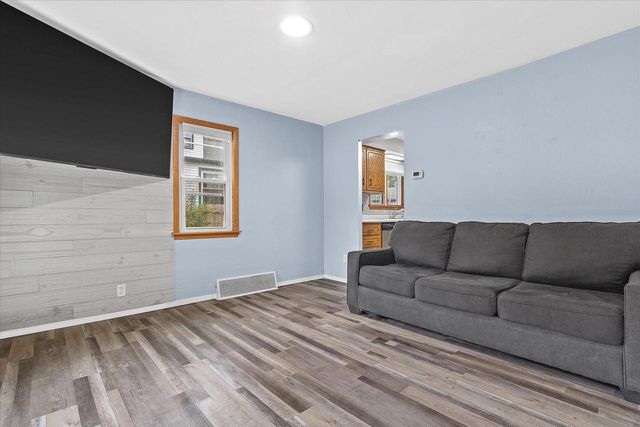 1824 Missouri AVENUE, South Milwaukee, WI 53172