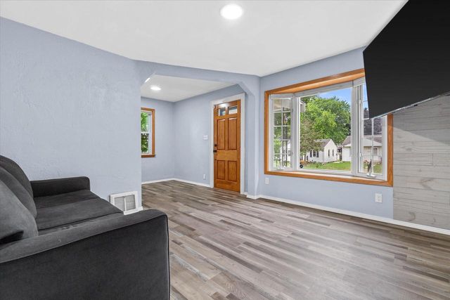 1824 Missouri AVENUE, South Milwaukee, WI 53172