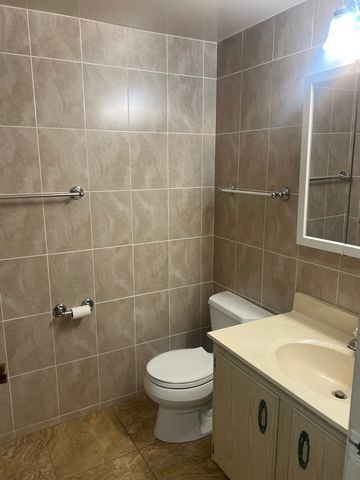 1852 S Anna Marie Drive 303, Mount Prospect, IL 60056