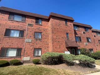 1852 S Anna Marie Drive 303, Mount Prospect, IL 60056