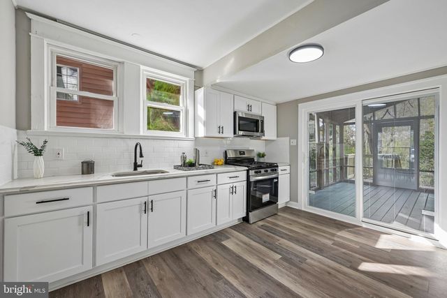 246 BRIAR HILL LN, Woodbury, NJ 08096