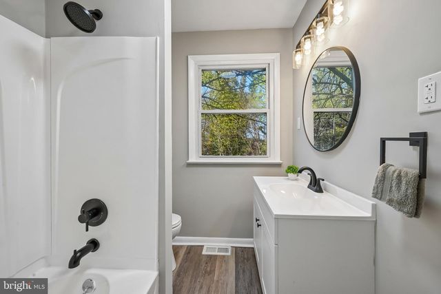 246 BRIAR HILL LN, Woodbury, NJ 08096