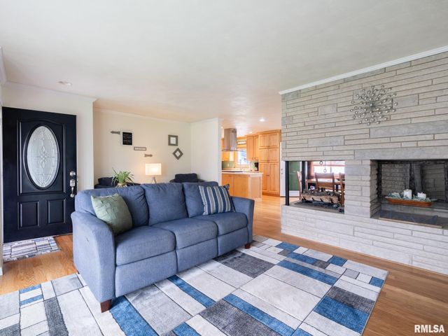 800 S KICKAPOO Lane, Peoria, IL 61604