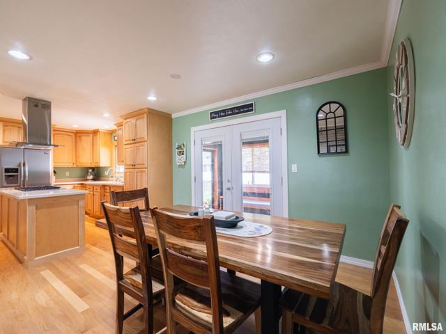 800 S KICKAPOO Lane, Peoria, IL 61604