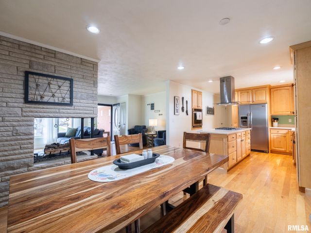 800 S KICKAPOO Lane, Peoria, IL 61604