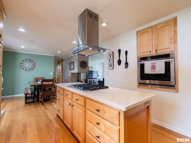 800 S KICKAPOO Lane, Peoria, IL 61604