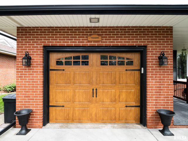 800 S KICKAPOO Lane, Peoria, IL 61604