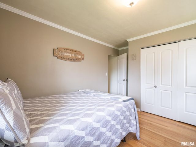 800 S KICKAPOO Lane, Peoria, IL 61604