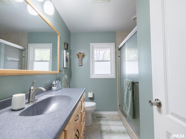 800 S KICKAPOO Lane, Peoria, IL 61604