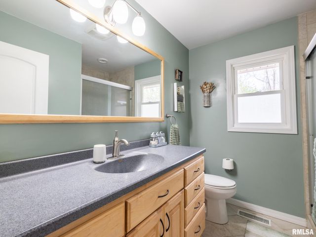 800 S KICKAPOO Lane, Peoria, IL 61604