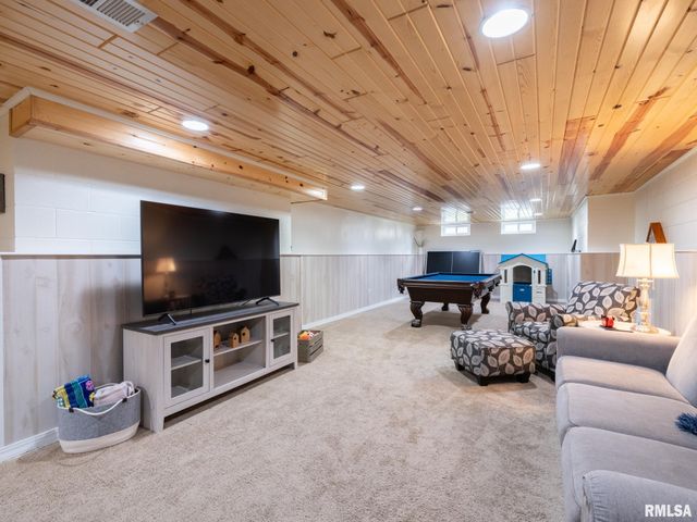 800 S KICKAPOO Lane, Peoria, IL 61604