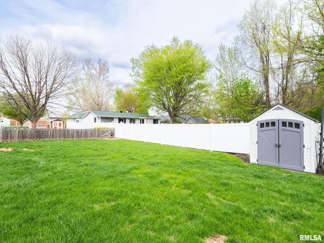800 S KICKAPOO Lane, Peoria, IL 61604