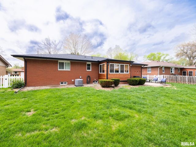 800 S KICKAPOO Lane, Peoria, IL 61604