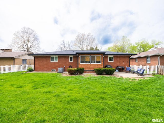 800 S KICKAPOO Lane, Peoria, IL 61604