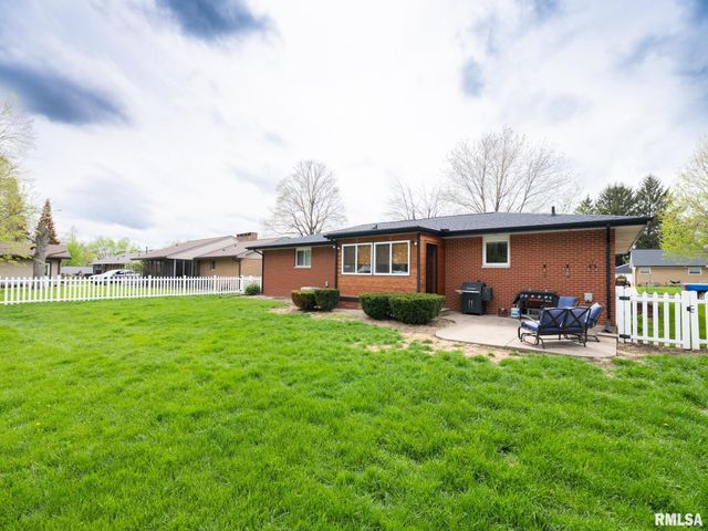 800 S KICKAPOO Lane, Peoria, IL 61604