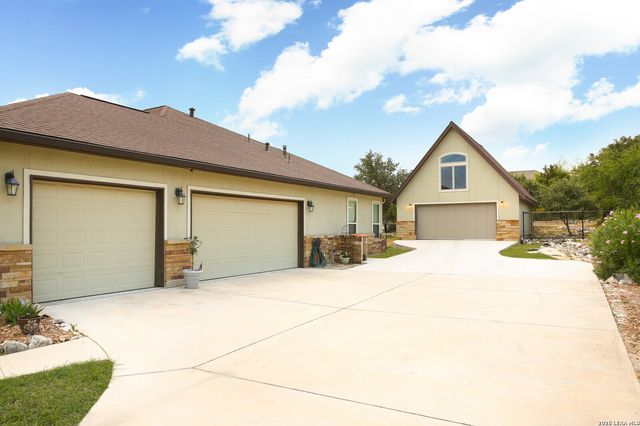 1208 Decanter Dr., New Braunfels, TX 78132