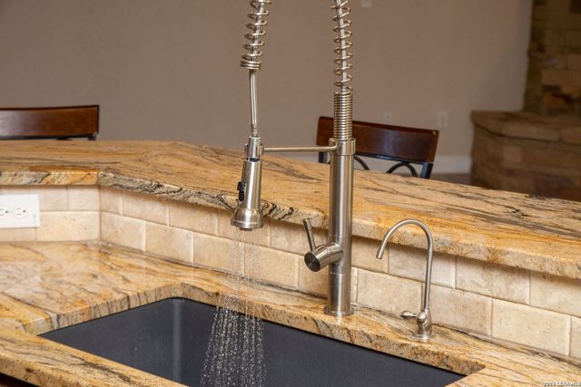 1208 Decanter Dr., New Braunfels, TX 78132