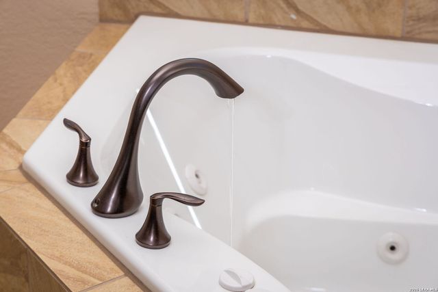 1208 Decanter Dr., New Braunfels, TX 78132