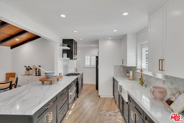 9449 Forbes Avenue, Los Angeles, CA 91343