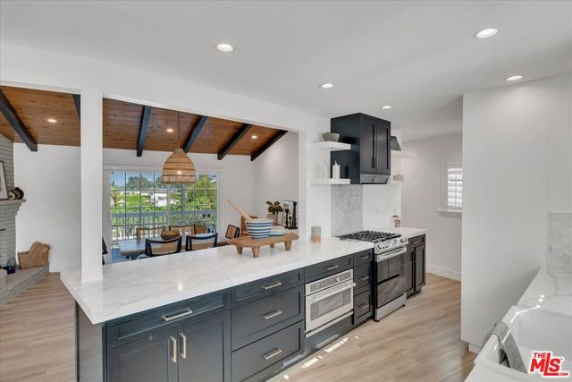 9449 Forbes Avenue, Los Angeles, CA 91343