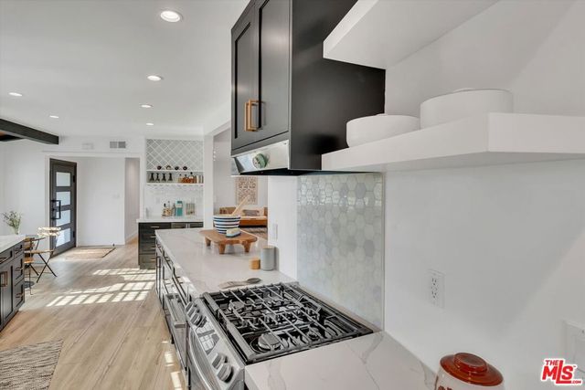 9449 Forbes Avenue, Los Angeles, CA 91343
