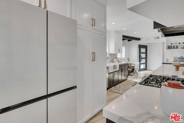 9449 Forbes Avenue, Los Angeles, CA 91343