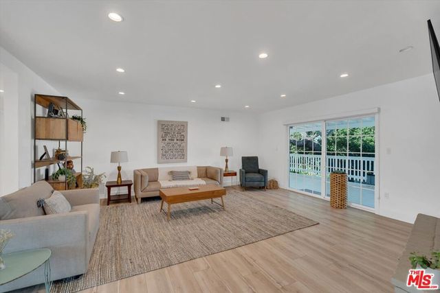 9449 Forbes Avenue, Los Angeles, CA 91343