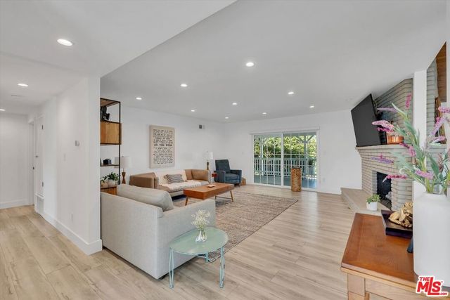 9449 Forbes Avenue, Los Angeles, CA 91343