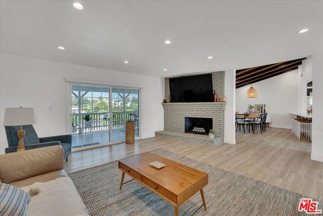 9449 Forbes Avenue, Los Angeles, CA 91343