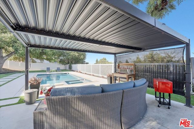 9449 Forbes Avenue, Los Angeles, CA 91343
