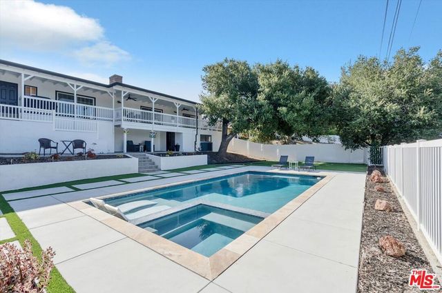 9449 Forbes Avenue, Los Angeles, CA 91343