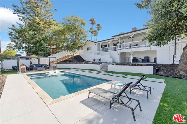 9449 Forbes Avenue, Los Angeles, CA 91343