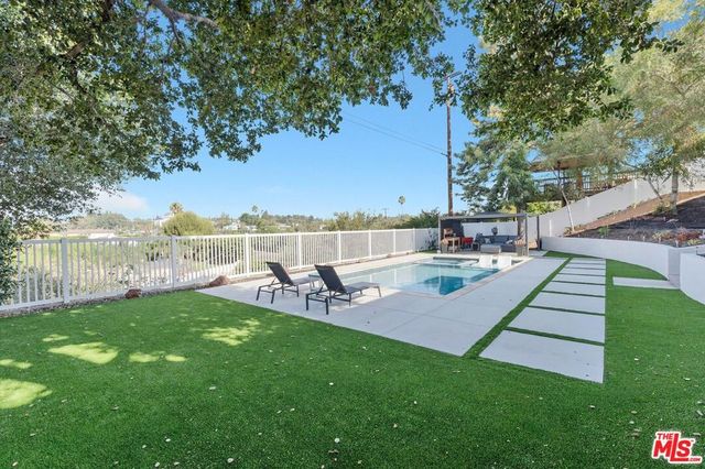 9449 Forbes Avenue, Los Angeles, CA 91343