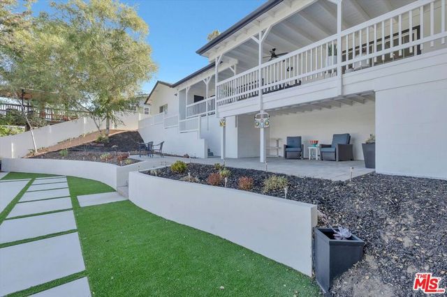 9449 Forbes Avenue, Los Angeles, CA 91343