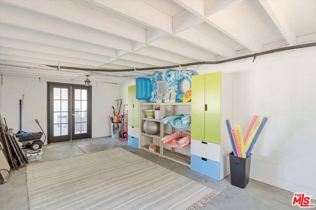 9449 Forbes Avenue, Los Angeles, CA 91343