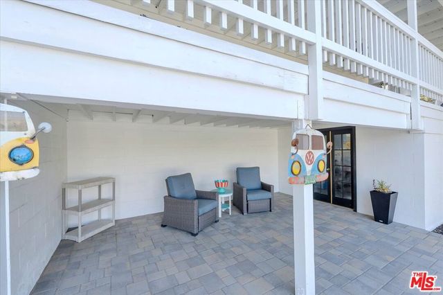 9449 Forbes Avenue, Los Angeles, CA 91343