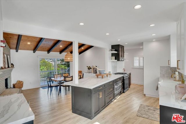 9449 Forbes Avenue, Los Angeles, CA 91343