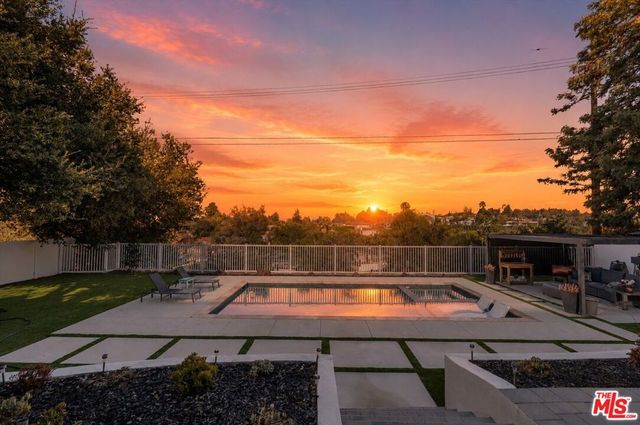 9449 Forbes Avenue, Los Angeles, CA 91343