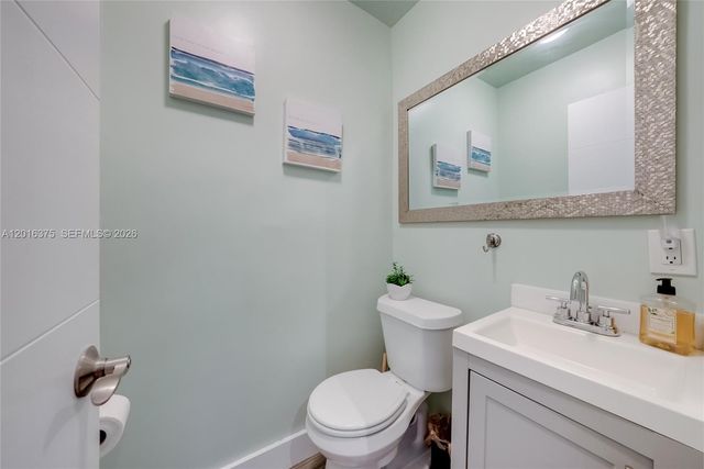 2747 Dewey St, Hollywood, FL 33020