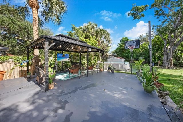 2747 Dewey St, Hollywood, FL 33020