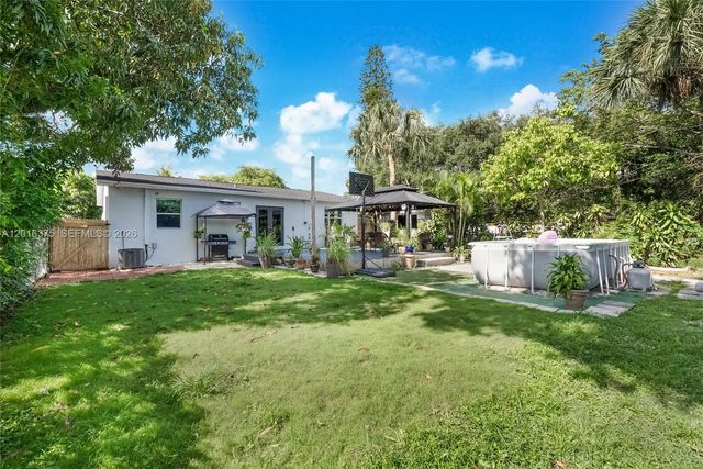 2747 Dewey St, Hollywood, FL 33020