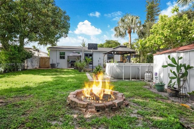2747 Dewey St, Hollywood, FL 33020