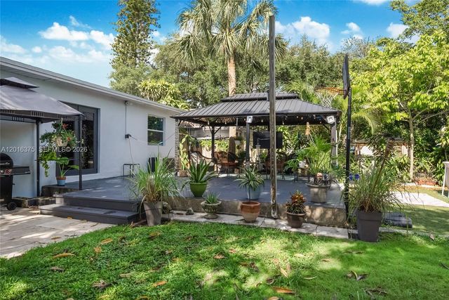 2747 Dewey St, Hollywood, FL 33020