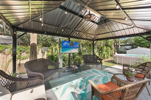 2747 Dewey St, Hollywood, FL 33020
