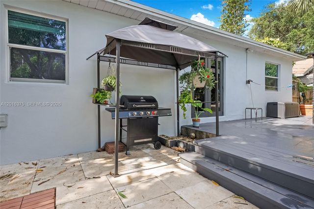2747 Dewey St, Hollywood, FL 33020