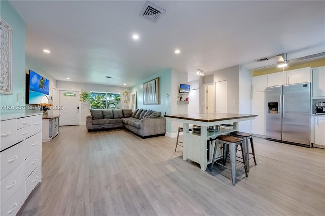 2747 Dewey St, Hollywood, FL 33020