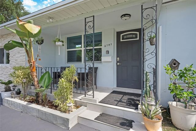 2747 Dewey St, Hollywood, FL 33020