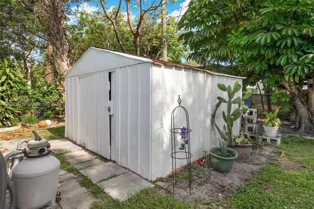 2747 Dewey St, Hollywood, FL 33020