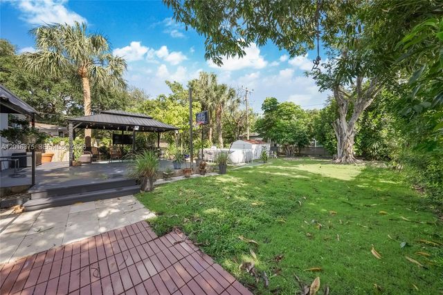 2747 Dewey St, Hollywood, FL 33020