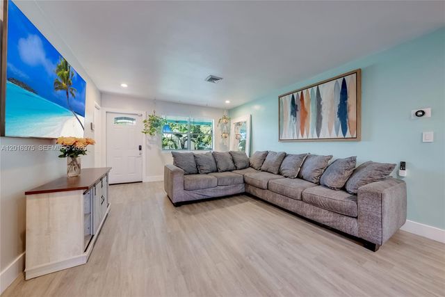 2747 Dewey St, Hollywood, FL 33020
